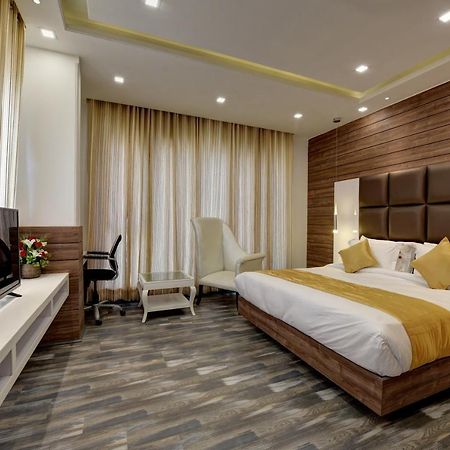 Golden Tree Hotell Noida Exteriör bild