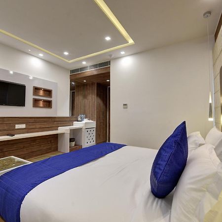 Golden Tree Hotell Noida Exteriör bild