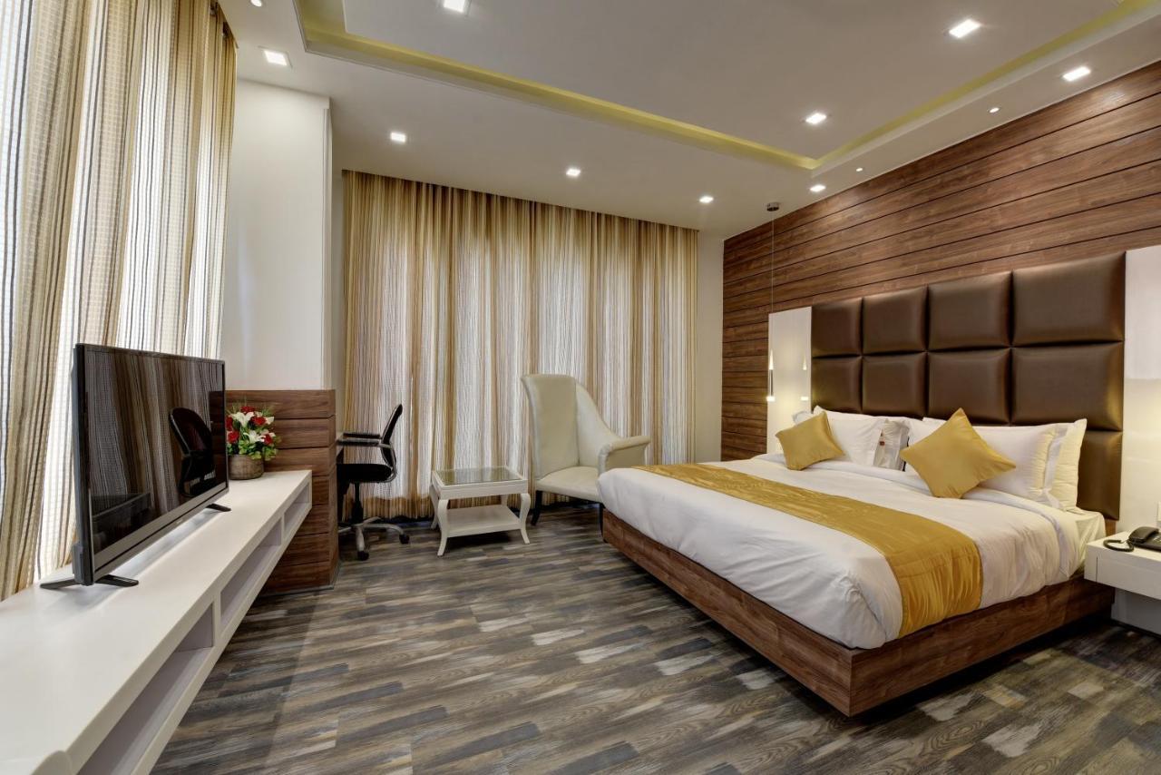 Golden Tree Hotell Noida Exteriör bild
