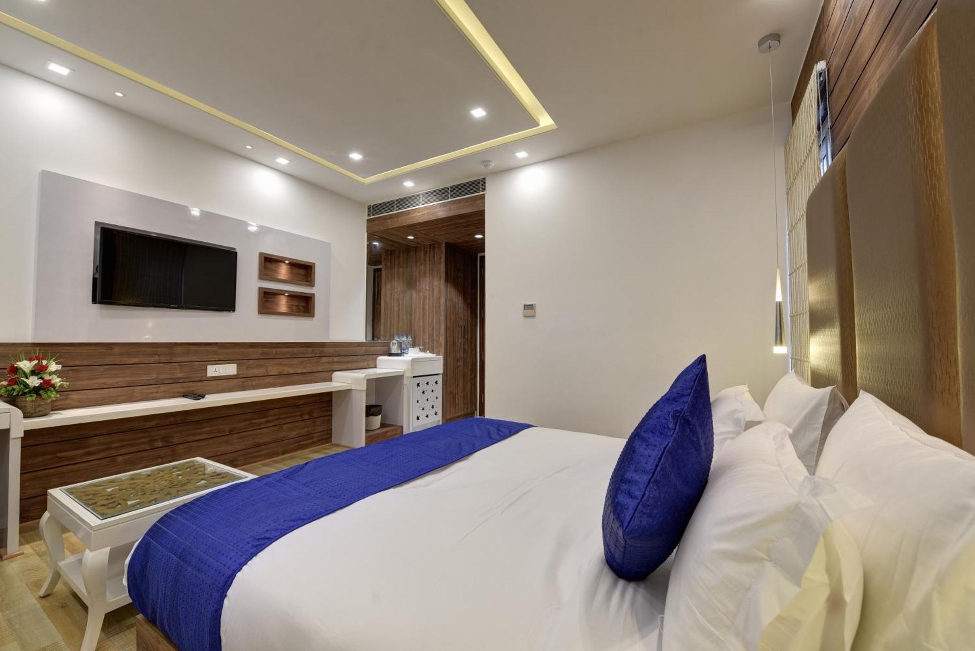 Golden Tree Hotell Noida Exteriör bild