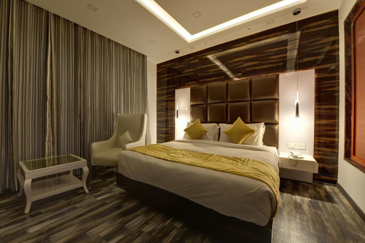 Golden Tree Hotell Noida Exteriör bild