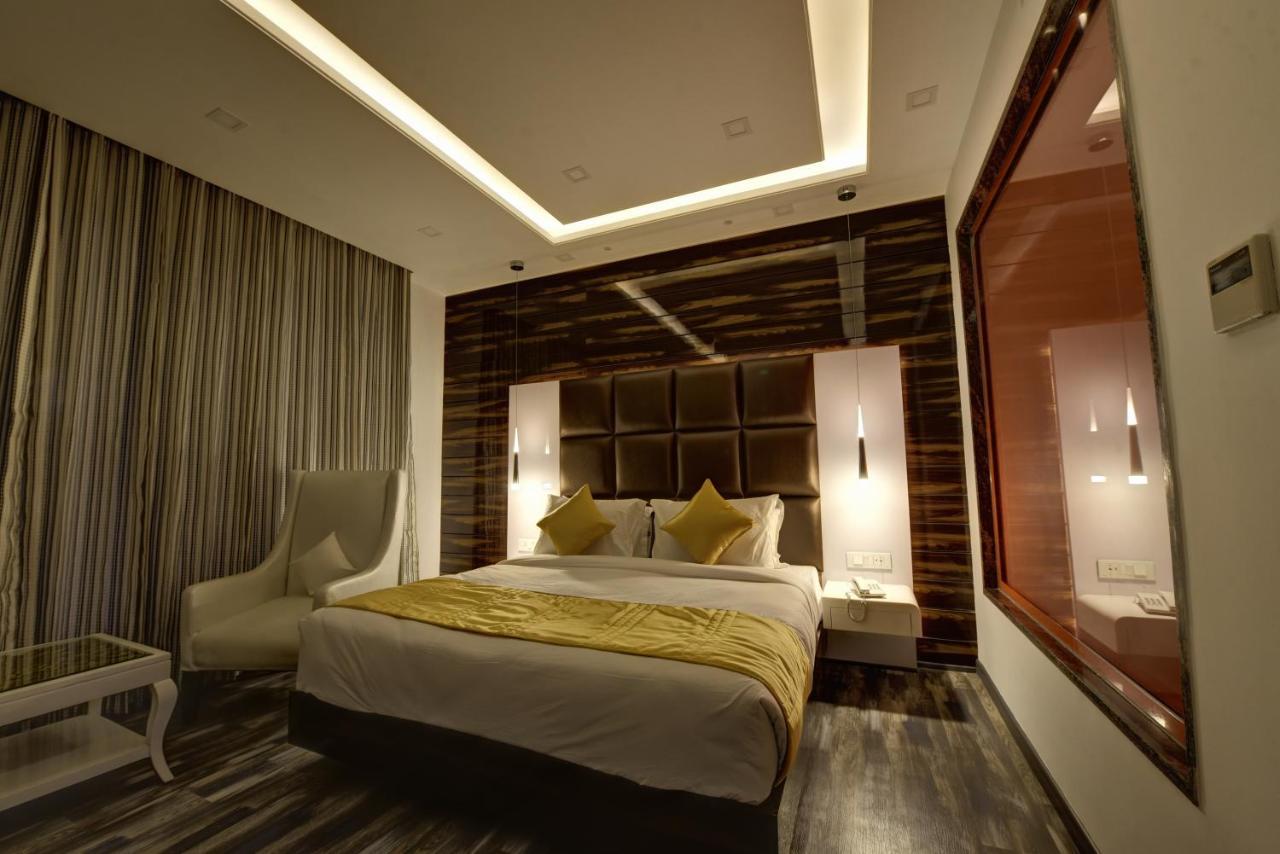 Golden Tree Hotell Noida Exteriör bild