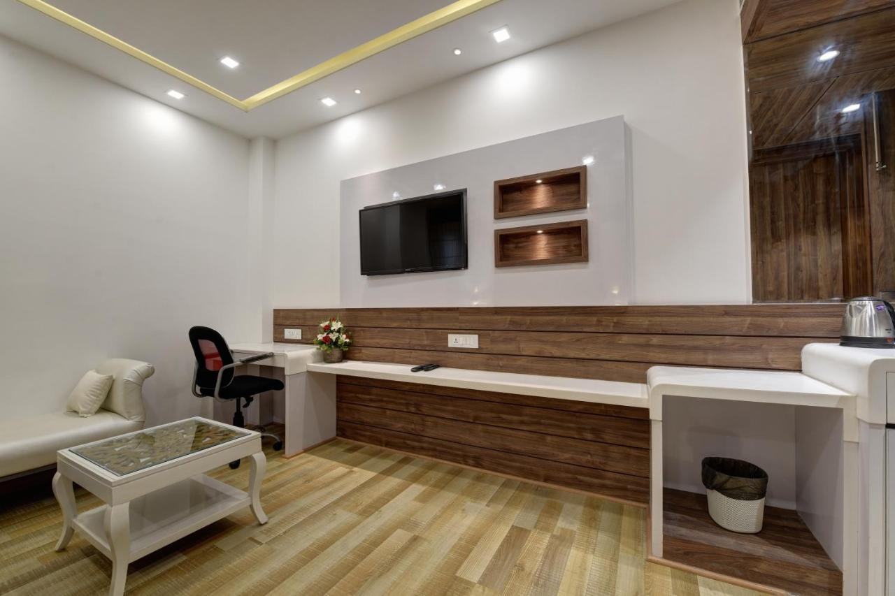 Golden Tree Hotell Noida Exteriör bild