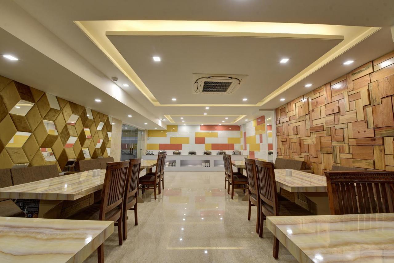 Golden Tree Hotell Noida Exteriör bild