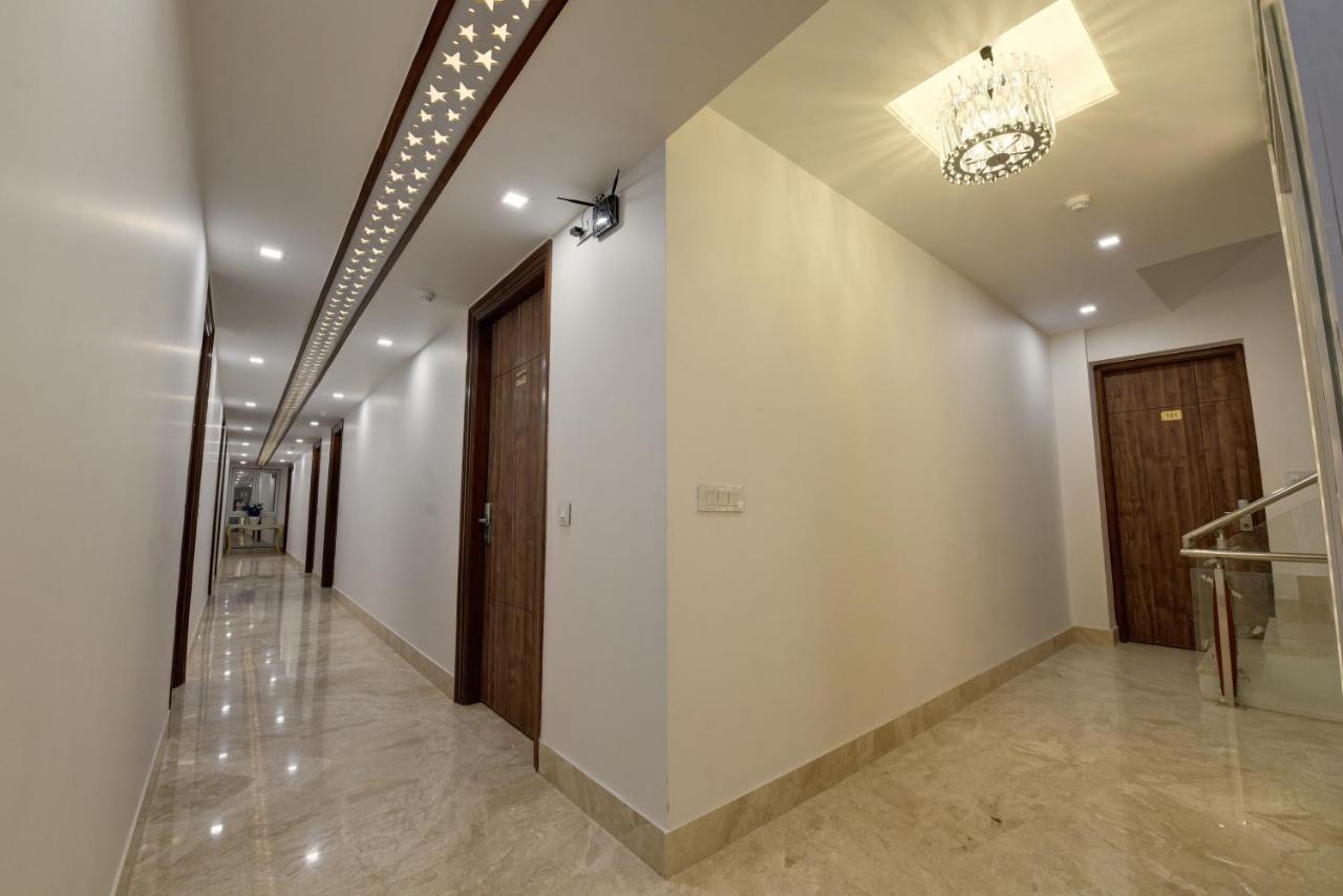 Golden Tree Hotell Noida Exteriör bild