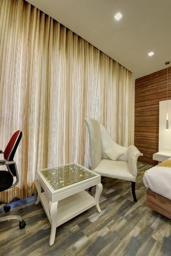 Golden Tree Hotell Noida Exteriör bild