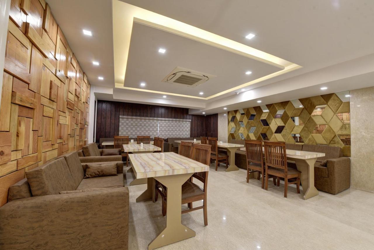 Golden Tree Hotell Noida Exteriör bild